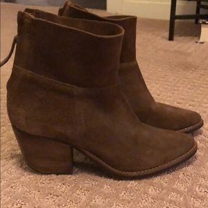 Brown suede bootie!